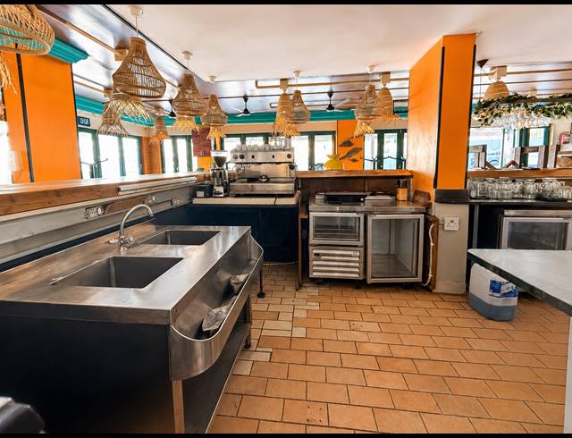 155M² RESTAURANT FOR SALE IN MARGATE BEACH